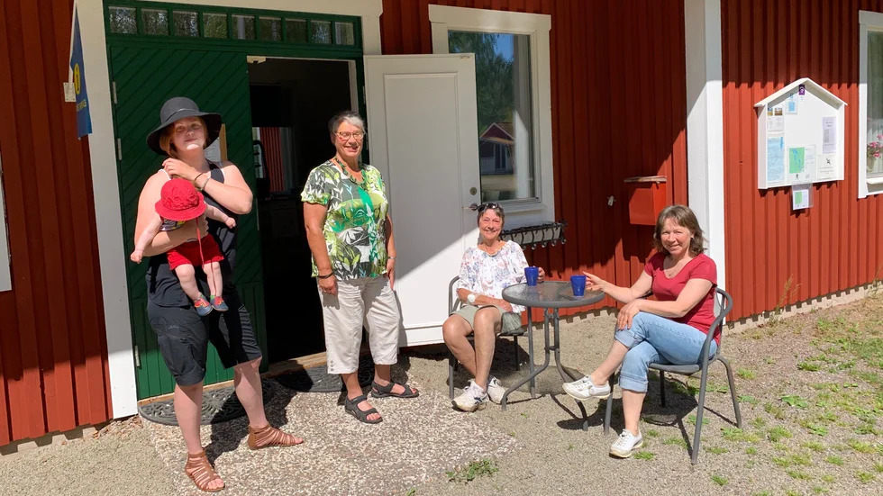 Ida Hermansson med sonen Frej, Siw Mattiasson, Anette Andersson samt Marie Ragnar jobbar gärna ideellt för Ydrefors framtid.
