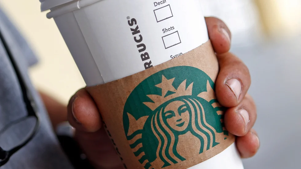 Starbucks räknar med att göra en rejäl förlust under kvartalet. Arkivbild.