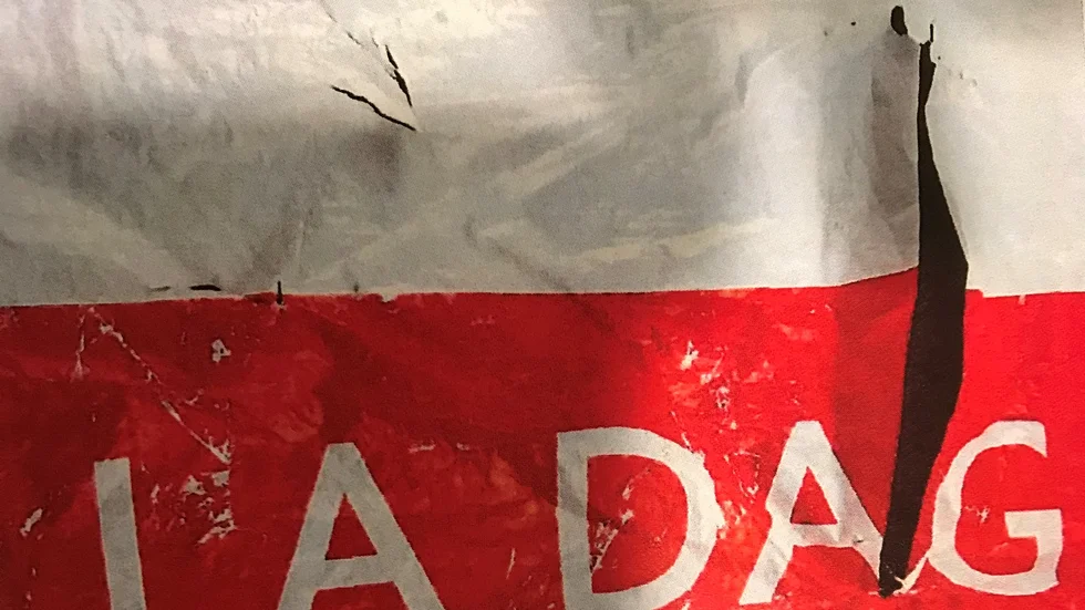 Det finns tydliga spår eften kniven på plastpåsen. Enligt åklagarna har påsen använts som ett stänkskydd.