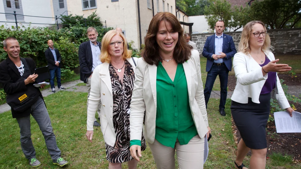 Dåvarande miljöministern Åsa Romson (MP) i Visby i augusti 2015 för att berätta om regeringens beslut om nya Natura 2000-områden, som får stor effekt för stenindustrins pågående rättsliga prövningar.