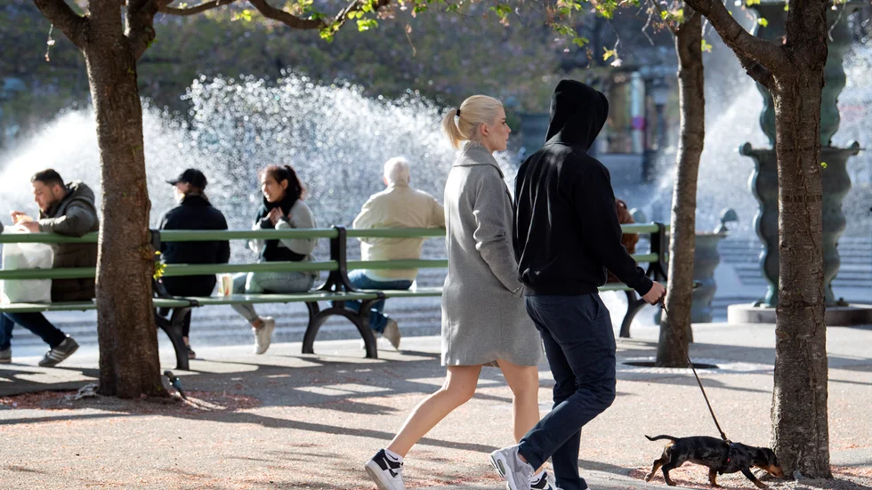 Stockholmarna vågar sig ut efter veckor av att stanna hemma och undvika kontakt. Vad kommer det innebära för riksmedias rapportering om krisen?