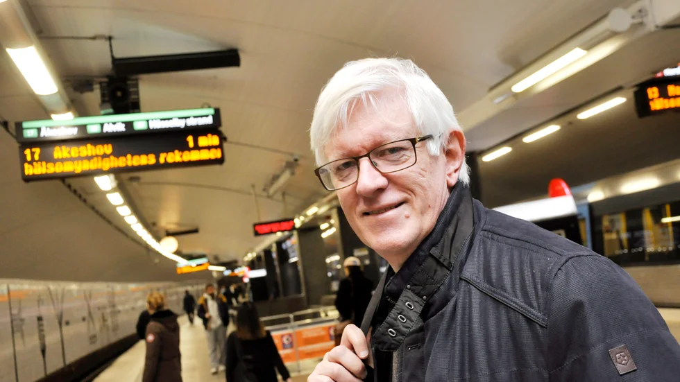 I vintras uppmärksammades det att Folkhälsomyndighetens generaldirektör Johan Carlson åkte kollektivt utan munskydd. 