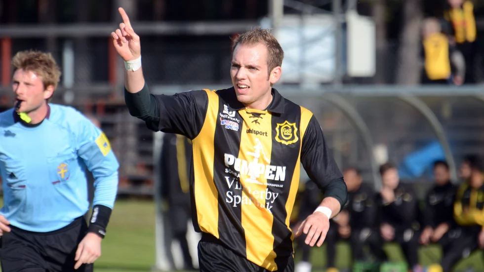 När James Weber kom till Sverige var det i princip målgaranti. Numera är han professionell inomhusspelare i USA.