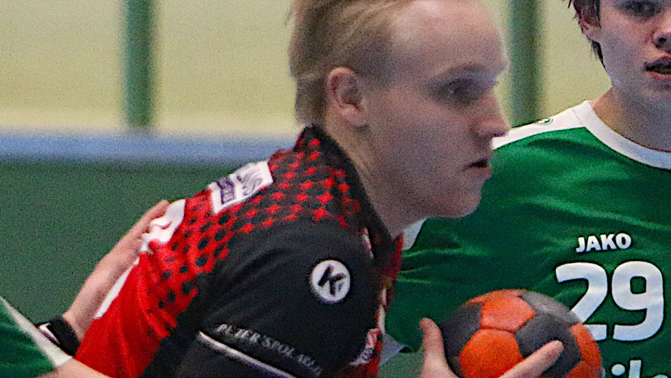 Filip Eriksson (bilden) är klar för Västerås/Irsta, medan Elliot Ryderdahl återvänder till EHF från den allsvenska klubben.