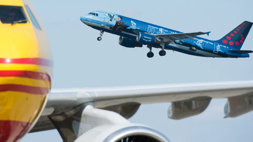 Ett flyg från Brussels Airlines lyfter från Zaventem-flygplatsen i Bryssel. Arkivbild.