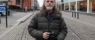 Han romandebuterar – och arbetar med covid-smittade