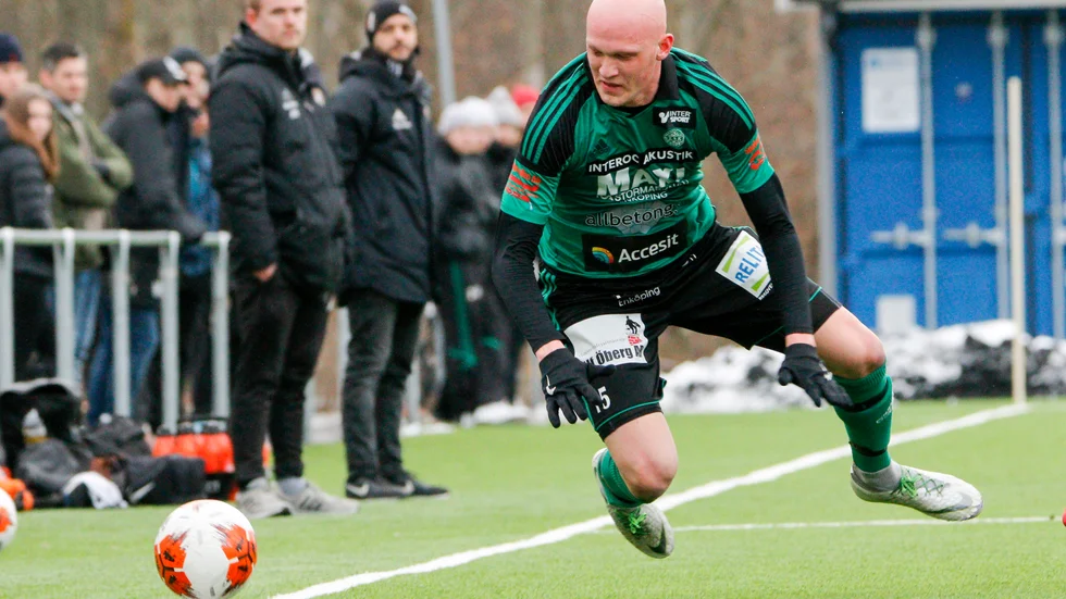 När får Felix Ljungberg och ESK spela seriematcher igen?