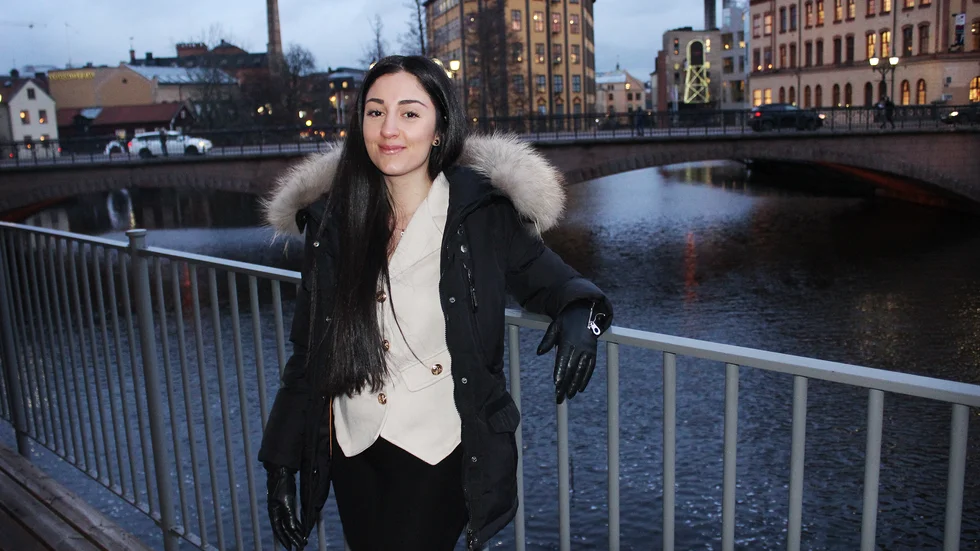 "De hinder vi ser är att man inte kan säkerställa att alkoholen inte ges till minderåriga eller att alltför berusade personer fortsätter att dricka, så det finns helt klart stora farhågor", säger Maria Sayeler (S).