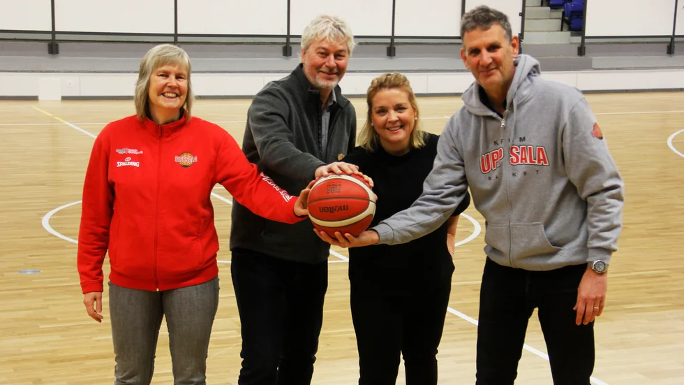 Sonja Entzenberg, klubbdirektör Uppsala Basket dam, Mats Rosén, driftchef  på Fyrishov, Anna Lindström, Destination Uppsala, och Johan Waxberg, ordförande KFUM Uppsala Basket är nöjda med samarbetet som ger Uppsala USM-finalerna i basket i fyra år framöver.