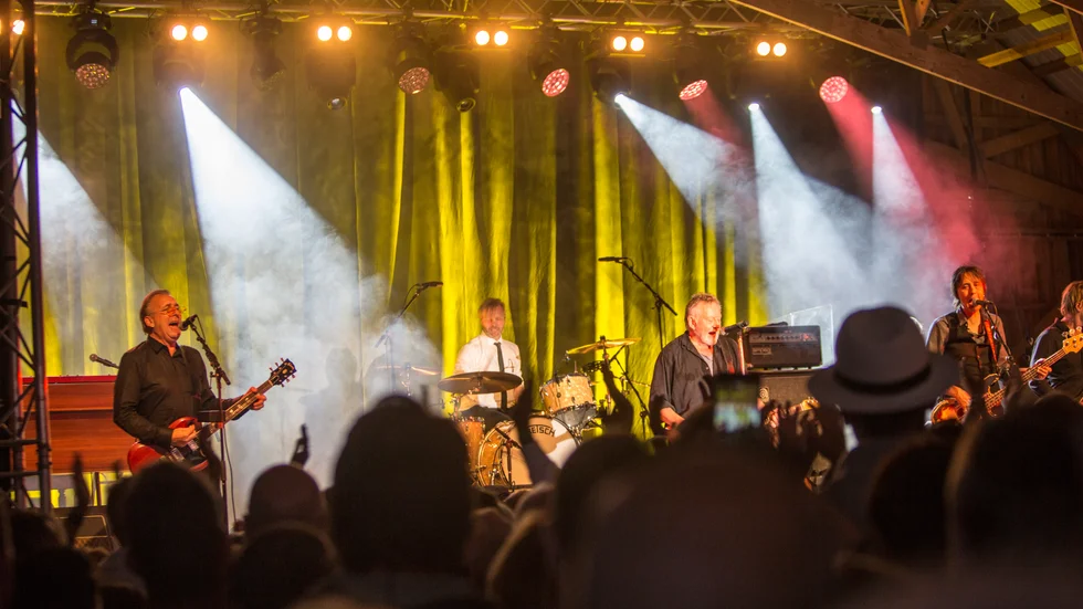 Sommaren 2019 gick Lundell-bandet på ren glädje. Huvudpersonen själv lobbade in flera orepeterade låtar under konsertens gång.