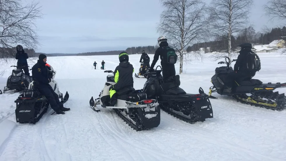 Vårvintern väntar och många åker ut på skoterfärder. Polisen ger tips som gör färden säkrare.