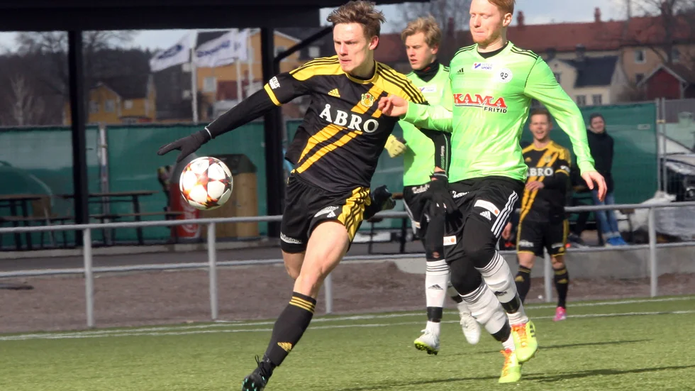 Förre VIF-forwarden Simon Alexandersson är klar för spel i Östers IF. 