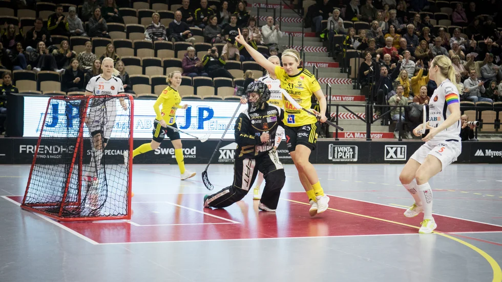  Elin Roos var bra och satte två mål i matchinledningen när Endre slog Rönnby och förlängde segersviten.