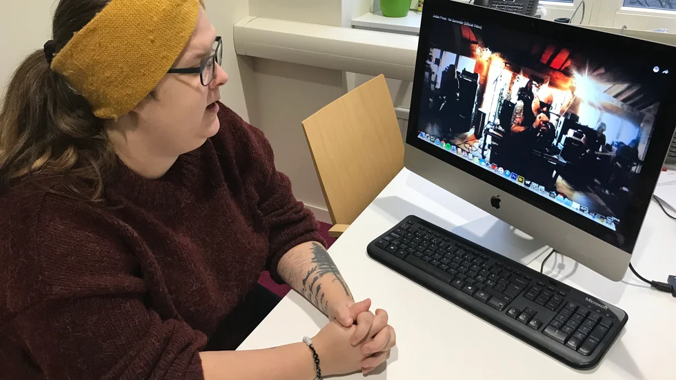 Tove Eriksson, 29, från Nyköping såg fram emot att se hårdrocksveteranerna Judas Priest på Dalhalla. Men hon blev lurad av en bedragare: "Nu känner jag mig jättedum", säger hon.