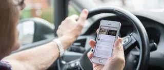 Mobilpratande bilister stoppades – får böta