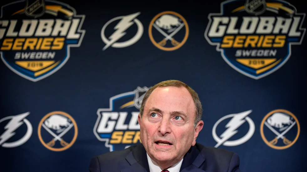Gary Bettman hoppas fortfarande på att NHL-säsongen ska kunna slutföras. Arkivbild.