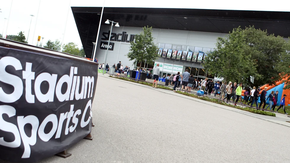 Stadium sports camp genomförs på ett annorlunda sätt i år och tar emot 80 feriearbetare. "Det brukar vara dubbelt så många", säger Pernilla Thott Ljung, arbetsmarknads- och vuxenutbildningsdirektör.