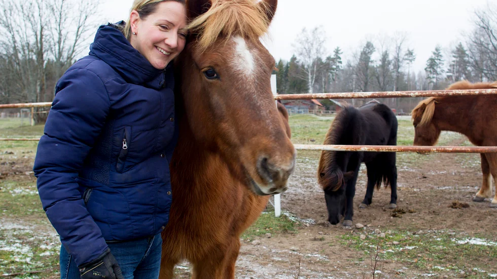 Åsa Williams har haft funderingar om att arrangera digitala tävlingar en längre tid. När coronaepedemin bröt ut gjorde hon verklighet av dem och startade corona cup för islandshästryttare.