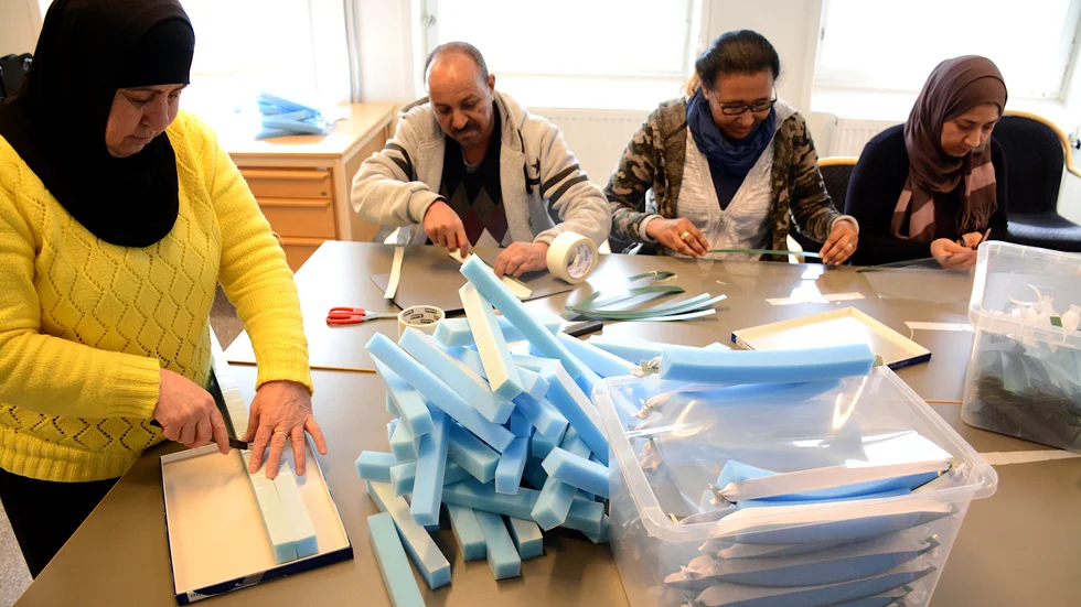 Flera hundra ansiktsskydd tillverkas bara på Fabriken varje förmiddag. Fr.v. Nawal Abdulmunem, Kidande Gebrehiwet, Kawtheh Abdelhahmah och Fakhreia Mohammad Asif.