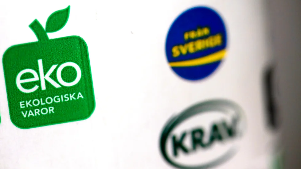 En gotlänning tycker att regionen, av ekonomiska skäl, borde sluta köpa in ekologiska varor. 