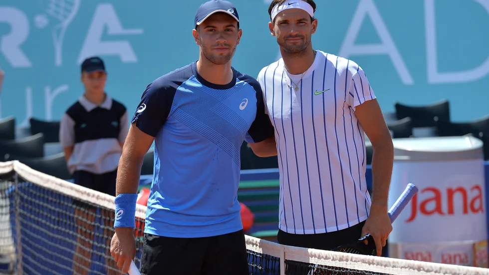 Tennisspelarna Grigor Dimitrov och Borna Coric möttes i en uppvisningsmatch i kroatiska Zadar i lördags. Nu har båda testats positivt för covid-19.