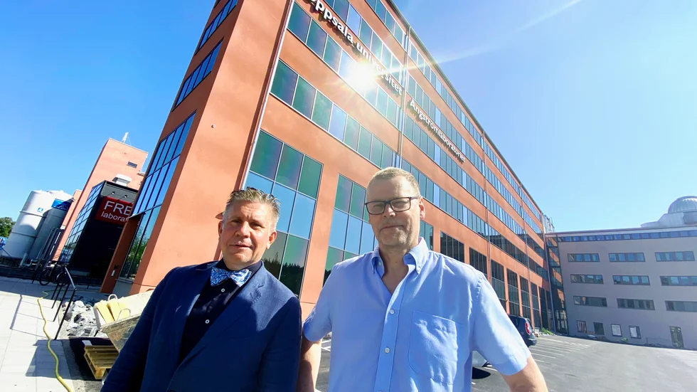 Johan Tysk, vicerektor och Ove Eriksson från Akademiska hus. Fönstren på hus nio kommer från bolaget Chromogenics, en avknoppning från forskning på Ångström. 