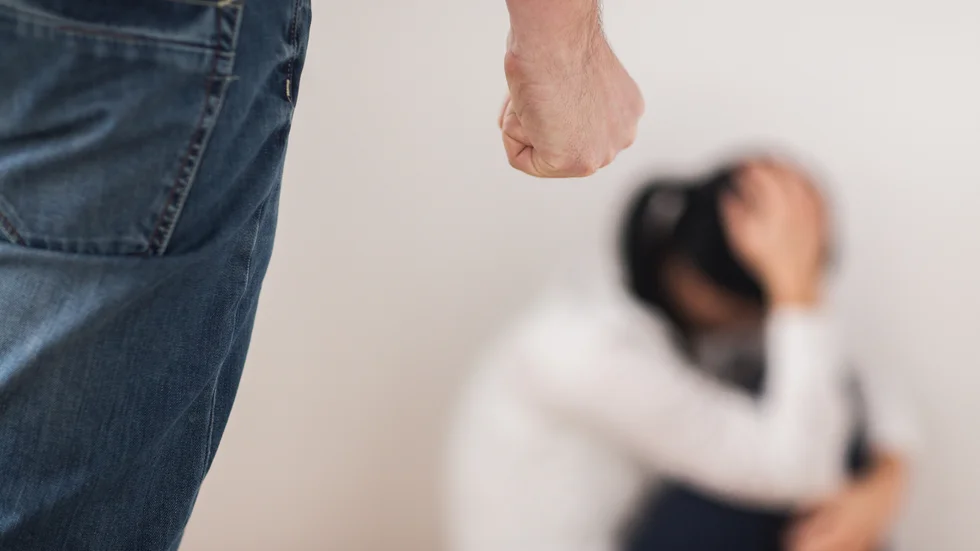 Stöd ges av relationsvålds­teamet i Finspångs kommun när det gäller våldsutsatta vuxna, vålds­utövande vuxna samt barn som har bevittnat våld. 