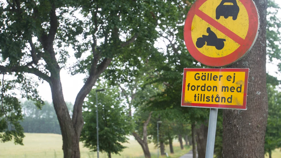 Djulö allé är sedan många år förbjuden för motordriven trafik