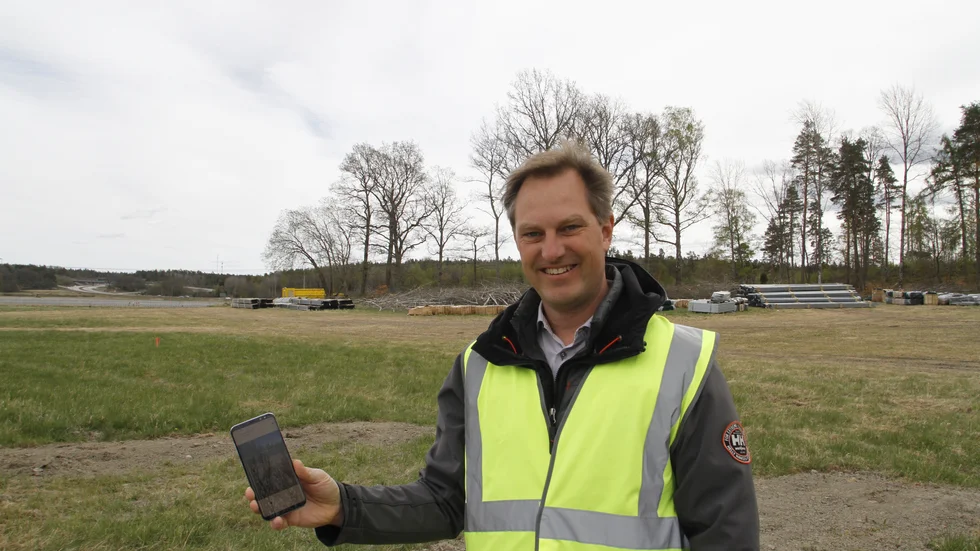 Vd Johan Skördare på fyndplatsen i Näsbyholm. Området får beträdas men inte användas.