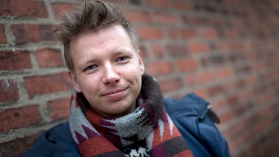 Emanuel Karlsten är programledare, journalist och föreläsare. Han är expert på sociala medier.