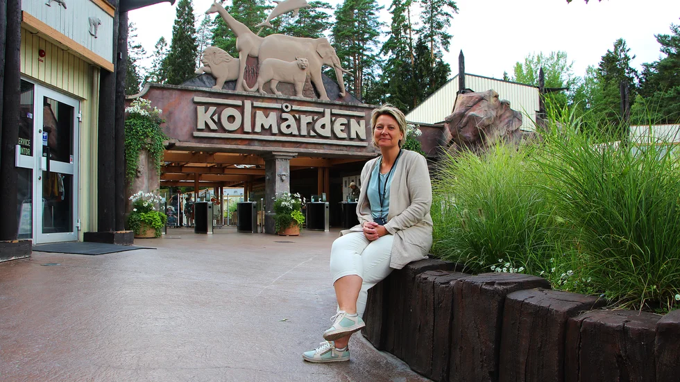 Christine Karmfalk , vd för Kolmårdens djurpark, betonar vikten av att djurparken tar sitt ansvar för smittspridningen av corona, även om det tär hårt på parkens ekonomi.