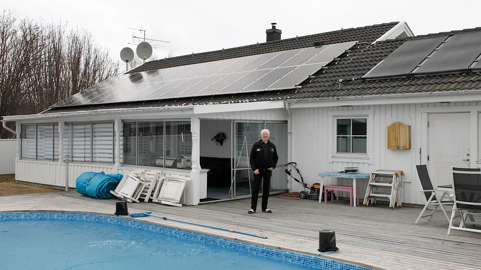 Anders Markström är mycket nöjd över installationen som ska göra hans hus lika effektivt som ett nybyggt Älvsbyhus.