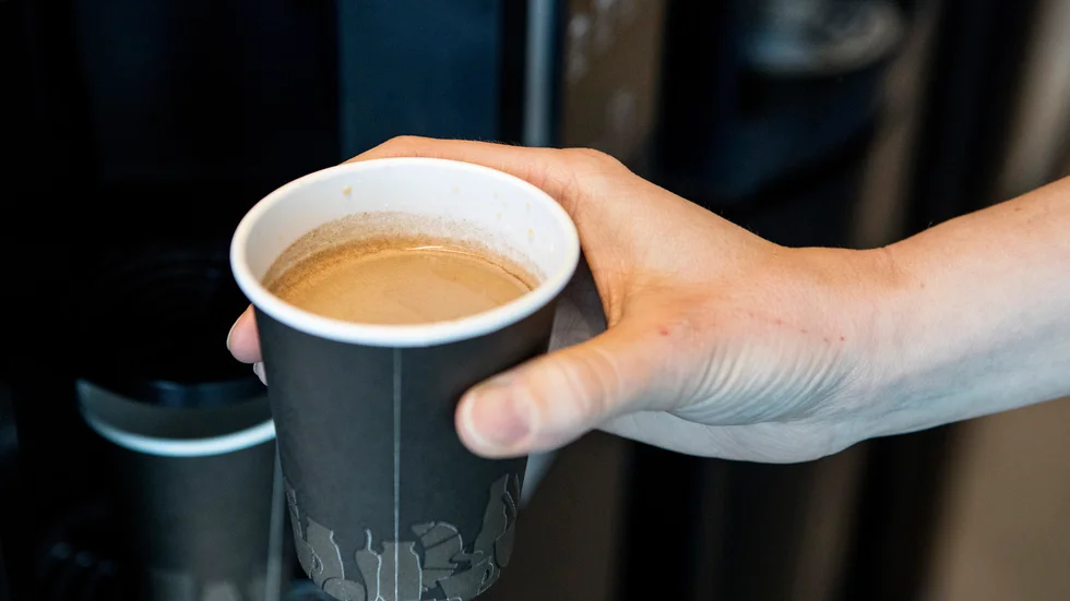 En ny lösning för kaffeautomater spar miljoner kronor per år åt regionen. 