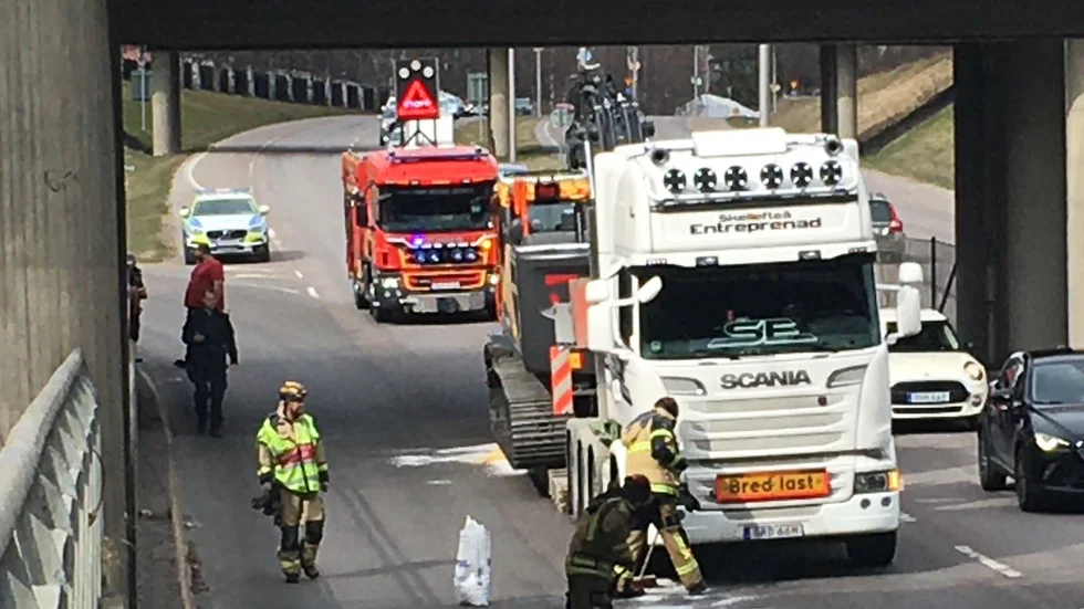 Söndag eftermiddag stängdes E4 i centrala Skellefteå av. 