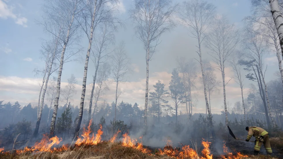 Räddningstjänsten i Strängnäs varnar för stor risk för gräsbrand. Bilden är tagen vid ett annat tillfälle.
