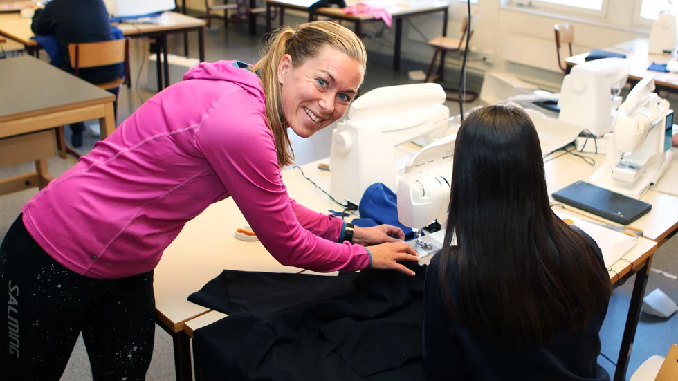 Frida Södermark tog klivet tillbaka till skolans värld, när den egna aktiebolagets marknad tvärdog. "Kollegorna är fantastiska, vilka hjältar det finns här."