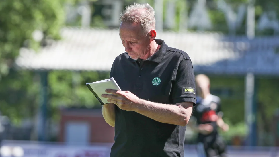 ESK:s tränare Mikael Lindqvist var nöjd med nyförvärven i premiären.