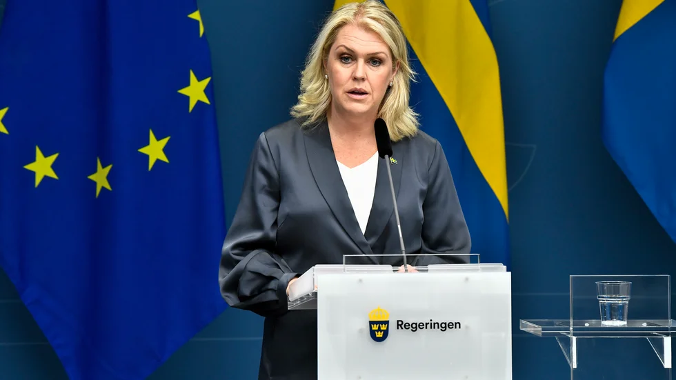 Socialminister Lena Hallengren (S) vill ha en samlad bild av riskerna för sociala problem till följd av covid-19. Arkivbild.