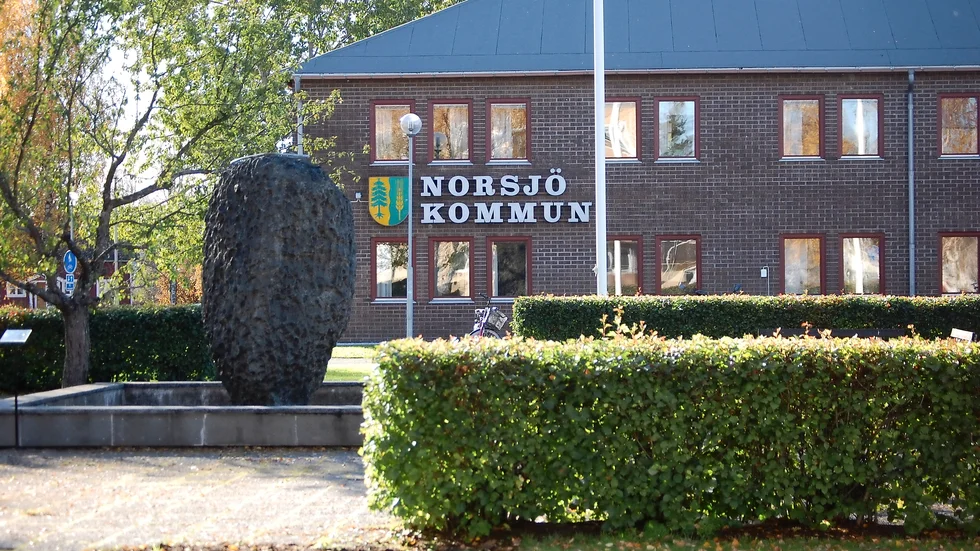Skribenten menar att man kan ha det bra även om man jobbar utanför kommunhuset i Norsjö.