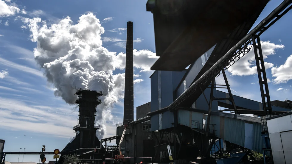 Högsta prioritet måste ges industriprojekt med särskilt stor klimatnytta, skriver Johnny Sjöström och Era Kapilashrami, SSAB.