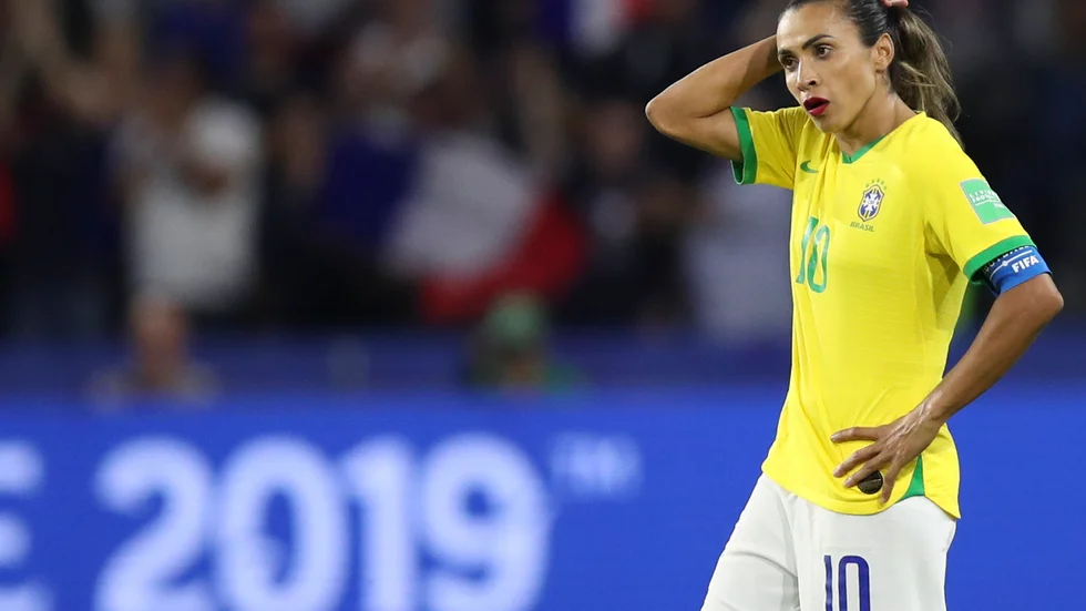 Brasiliens stjärna Marta under lagets senaste VM-match, förlusten mot Frankrike i åttondelsfinalen 2019. Det brasilianska laget får inte chansen att spela på hemmaplan under nästa VM, 2023.