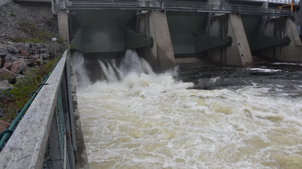 Vattenfall har öppnat en av dammluckorna vid Bodens kraftverk på grund av vårfloden