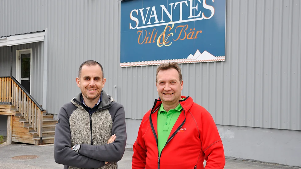 Svantes Vilt& Bär startades av Svante Renberg som gick bort för en tid sedan. "Vi driver företaget vidare i Svantes anda", säger sonen Andreas Renberg, här tillsammans med fabrikschefen Juan Handal.