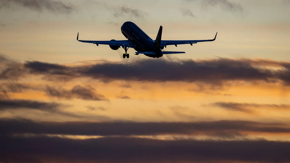 I väntan på att flygningana ska återupptas är all personal på flygplatsen permitterade i olika hög grad.