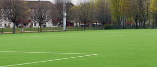 Titta, nu är nya fotbollsplanen i Skäggetorp klar