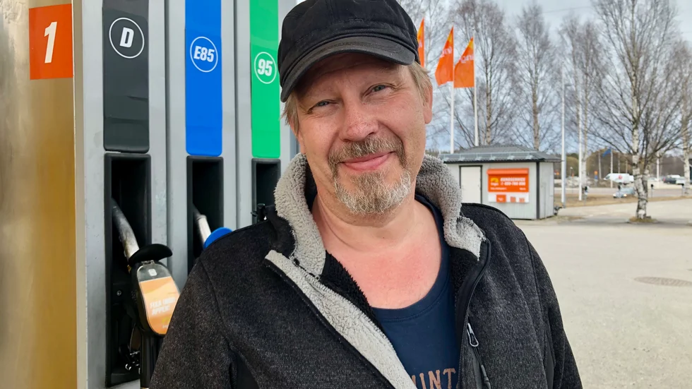 "Visst sparar man någon krona" säger Urban Sjölander, Piteå som pendlar till Malmfälten varannan vecka för att jobba.