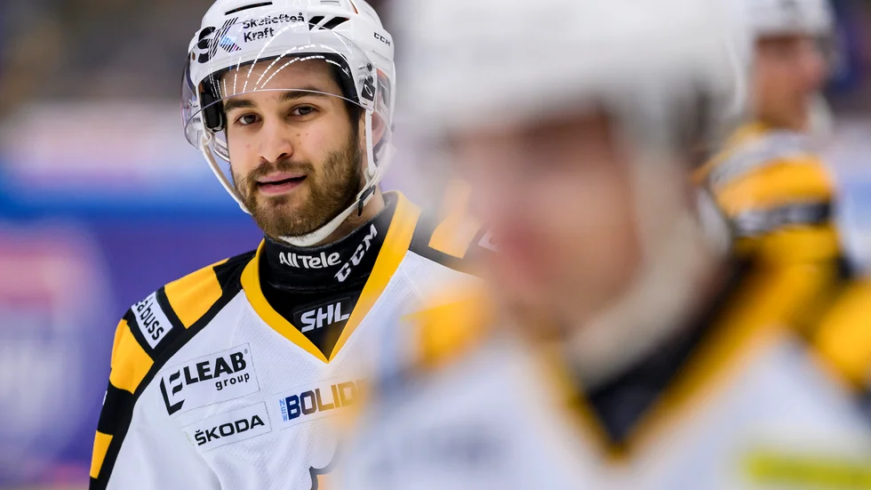 Andrew Calof under tiden i Skellefteå AIK. Han ser ut att fortsätta i KHL där han spenderat de två senaste säsongerna. 