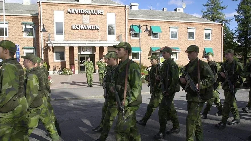 Soldater, här framför kommunhuset i Arvídsjaur.