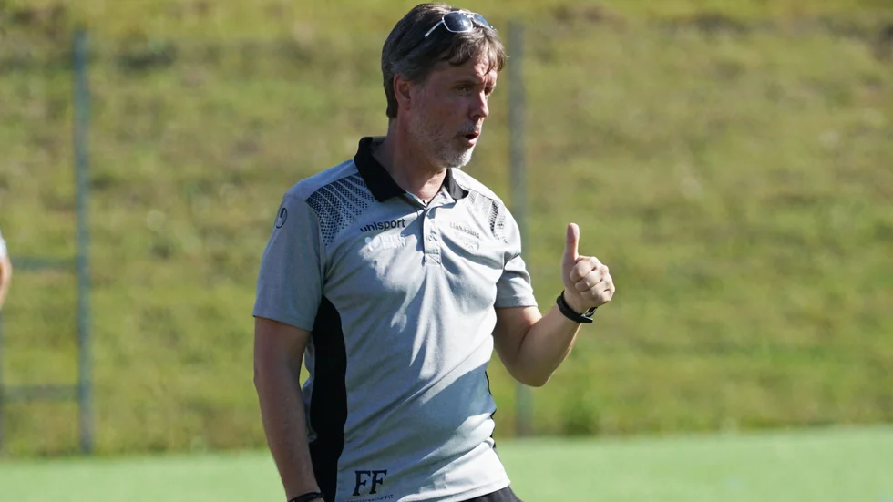 Fredrik Falkevall tror på svensk 2-1-seger mot Portugal.
