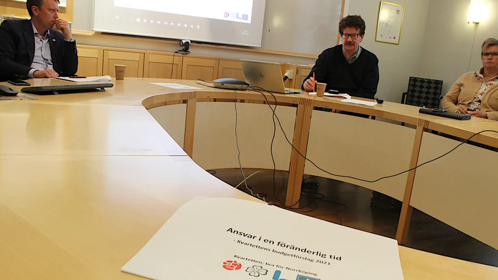 Kvartetten lägger sin första vårbudget, en budget som får stöd av Miljöpartiet.